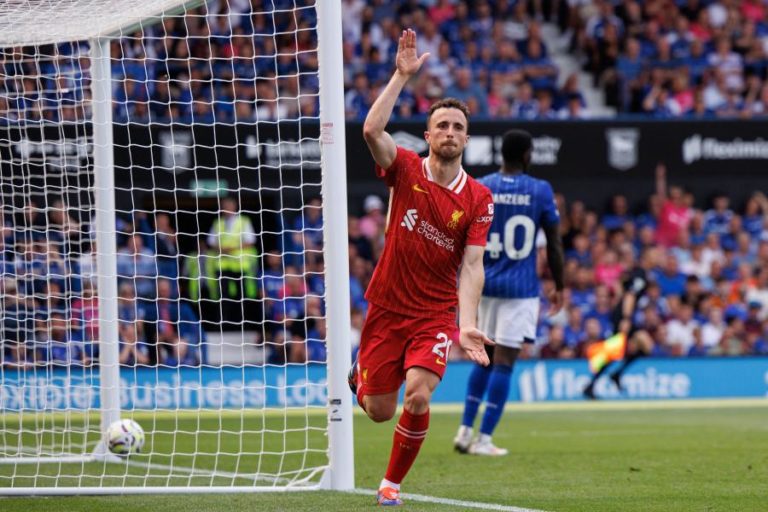 Diogo Jota abre caminho à vitória do Liverpool em Ipswich