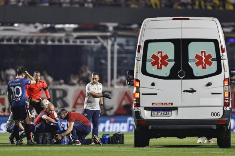 Morreu jogador de futebol uruguaio que desmaiou durante um jogo no Brasil