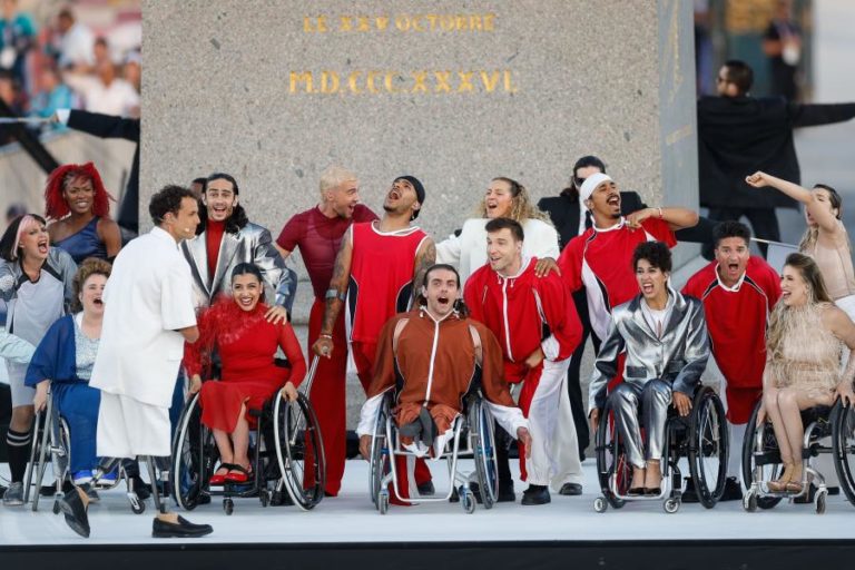 Paris abre Jogos Paralímpicos2024 com apelo “à concórdia”e a uma “revolução de inclusão”