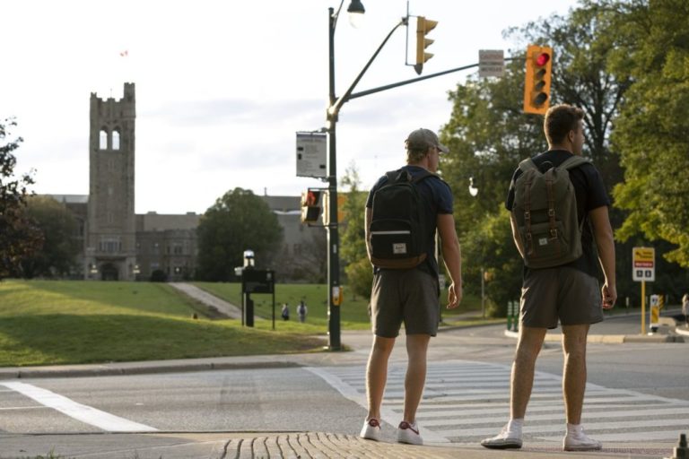 Finanças:  Metade dos estudantes canadianos não consegue satisfazer necessidades básicas