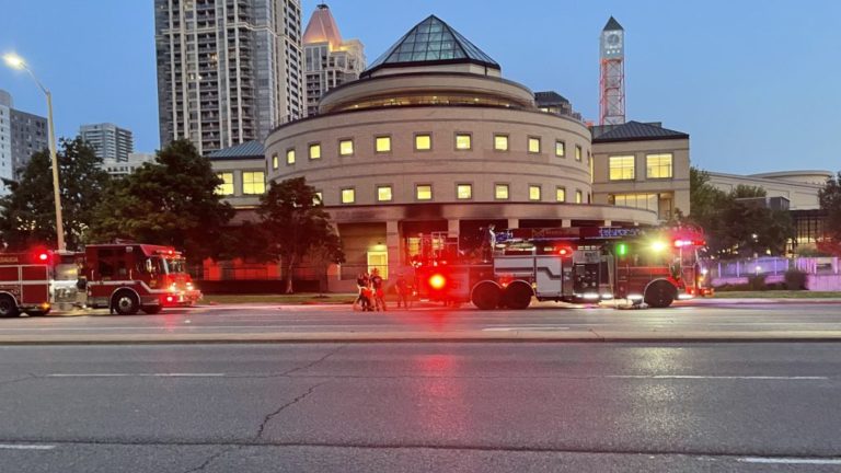 Mississauga: Incêndio na Biblioteca Central Hazel McCallion provoca um ferido ligeiro