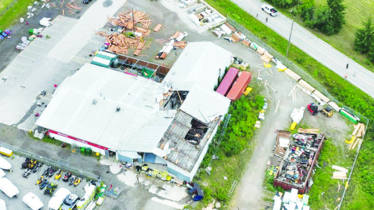 Condições atmosféricas: Tornado, chuvas torrenciais e trovoadas provocam  caos na GTA