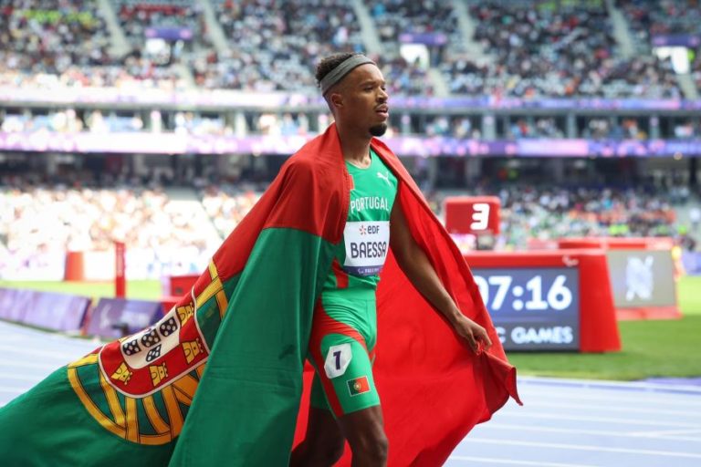 Sandro Baessa dá quinta medalha a Portugal nos Paralímpicos com prata nos 1.500 metros