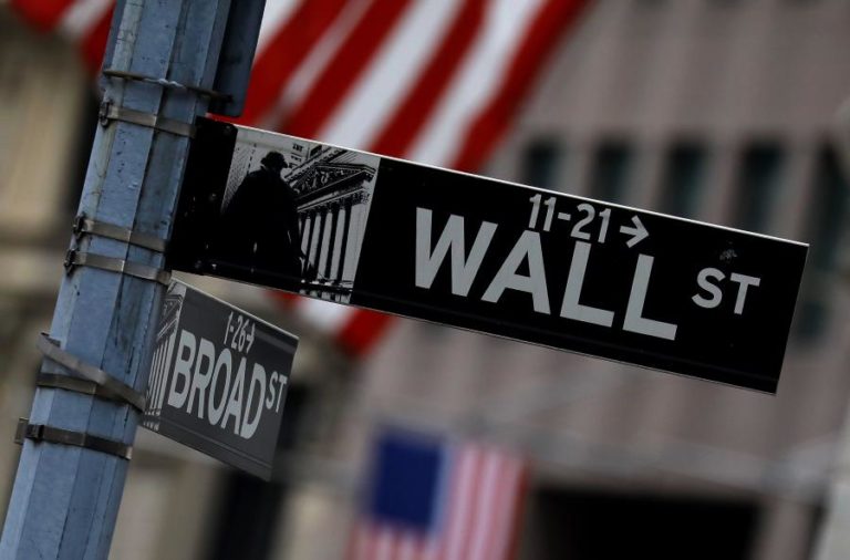 Wall Street inicia semana em alta e preço do petróleo cai