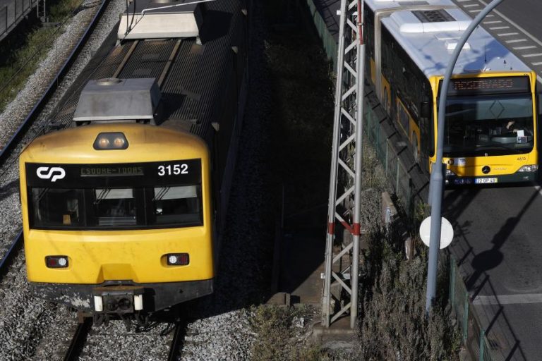 Greve na CP suprimiu dois comboios de longo curso e um regional até às 12:00