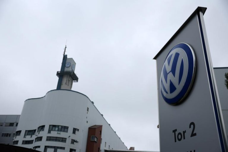 Volkswagen prevê fechar pelo menos três fábricas na Alemanha