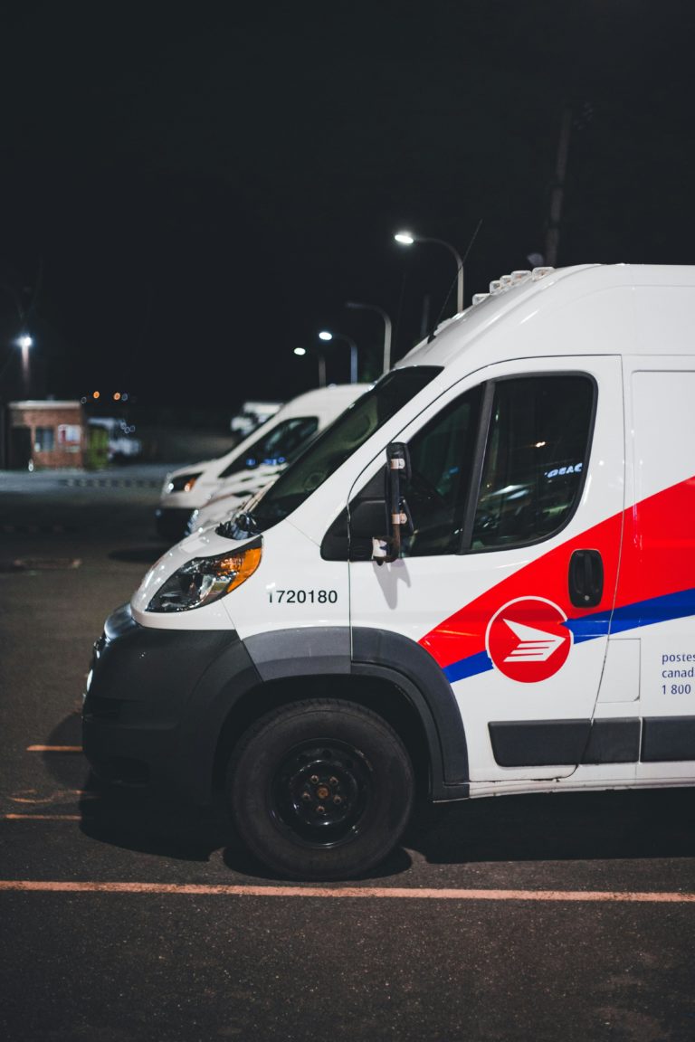 Correios:  55 mil trabalhadores do Canada Post entram em greve