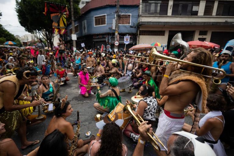 Brasil recebeu até novembro mais turistas estrangeiros do que em 2023