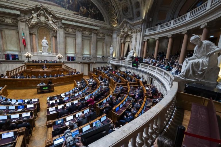 Parlamento aprova regulamento dos serviços digitais