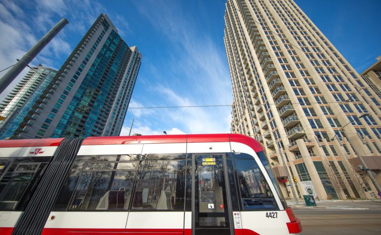 Transportes: TTC suspende mais serviços de metro e elétricos em 2025